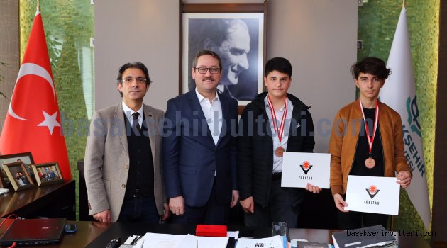 BAŞAKŞEHİRLİ GENÇLERE TÜBİTAK’DAN MADALYA