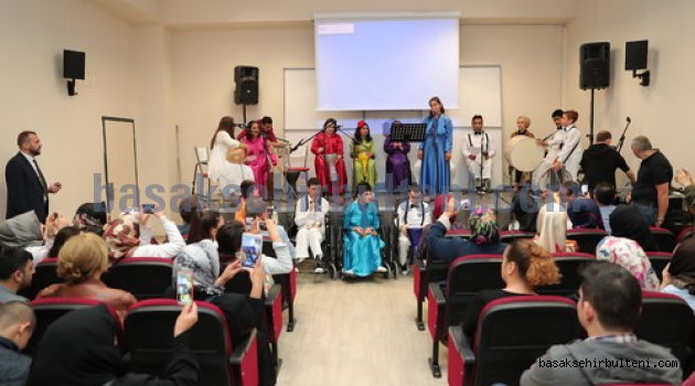 Engelli gençlerden anlamlı Anneler Günü kutlaması