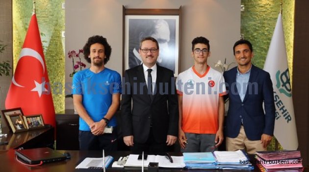 Kartoğlu’ndan ‘Türkiye'nin En Hızlısı’na ödül